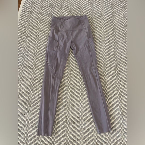 Lululemon leggings with pockets, size 4 - Picture 2 of 3